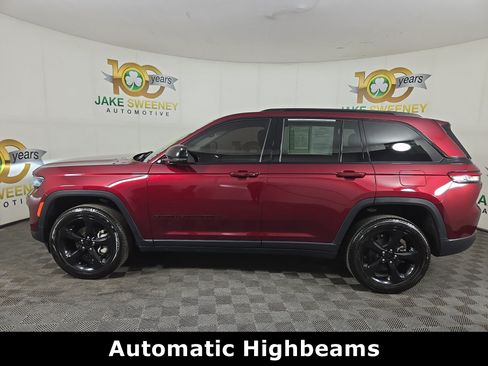 Used 2023 Jeep Grand Cherokee Limited w/ Black Appearance Package AWD/4WD image 6