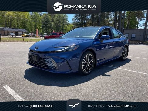Used 2025 Toyota Camry XLE FWD image 1