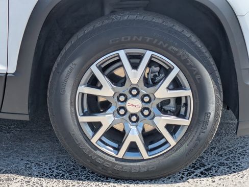 Used 2023 GMC Acadia SLT w/ LPO, Floor Liner Package FWD image 12