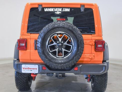 Used 2025 Jeep Wrangler Unlimited Rubicon w/ Technology Group image 10