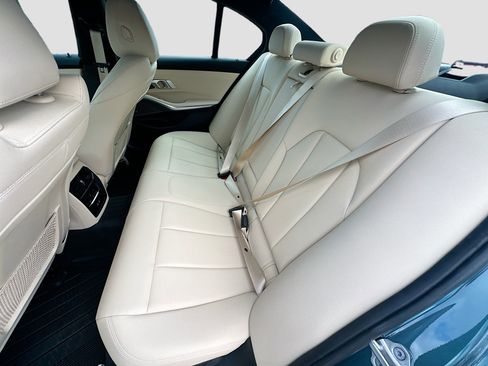 Used 2021 BMW 330i Sedan w/ Premium Package image 26