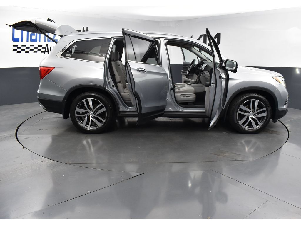 Used 2017 Honda Pilot Touring image 28