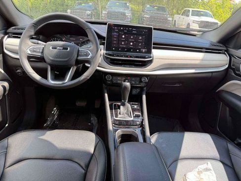 Certified 2025 Jeep Compass Limited AWD/4WD image 14