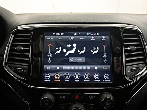 Used 2020 Jeep Grand Cherokee Limited w/ Luxury Group II image 11