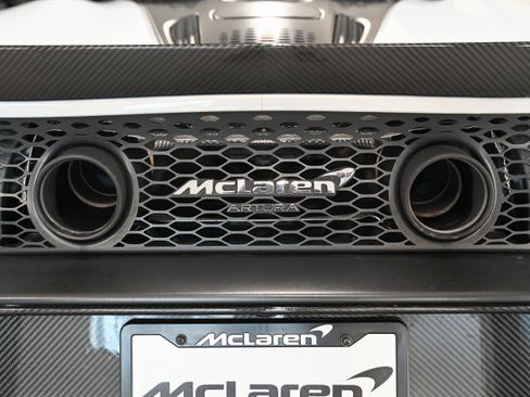 Used 2023 McLaren Artura RWD image 13