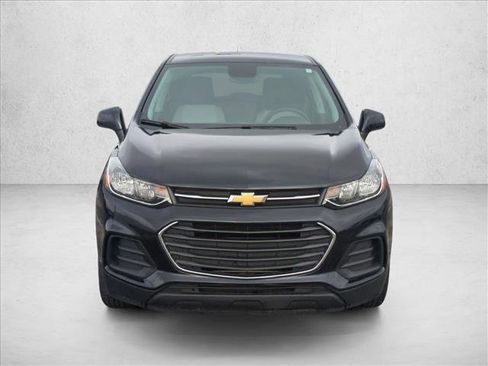 Used 2022 Chevrolet Trax LS w/ Tint and Cruise Package image 2