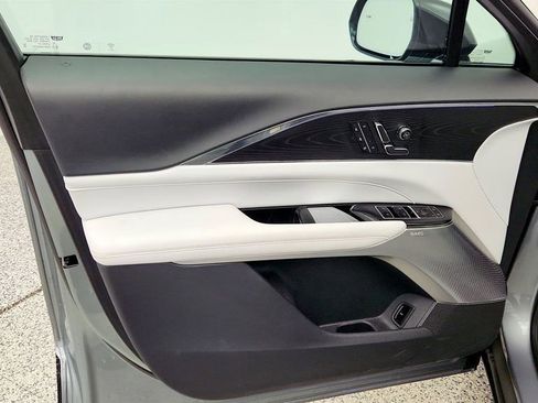 Used 2024 Cadillac Lyriq Luxury image 11