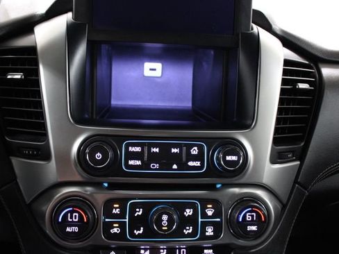 Used 2018 Chevrolet Suburban LT image 33