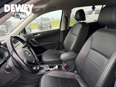 Used 2018 Volkswagen Tiguan SE AWD/4WD image 17