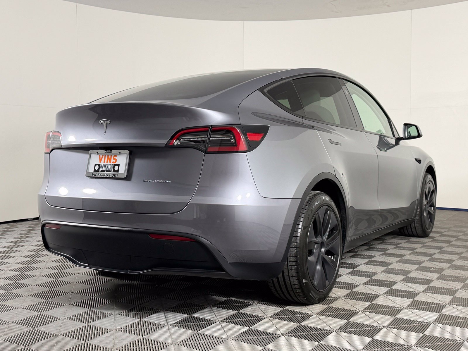 Used 2024 Tesla Model Y Long Range AWD/4WD image 9
