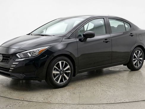 Used 2025 Nissan Versa SV FWD image 3