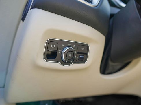 Used 2020 Aston Martin DB11 Volante image 48