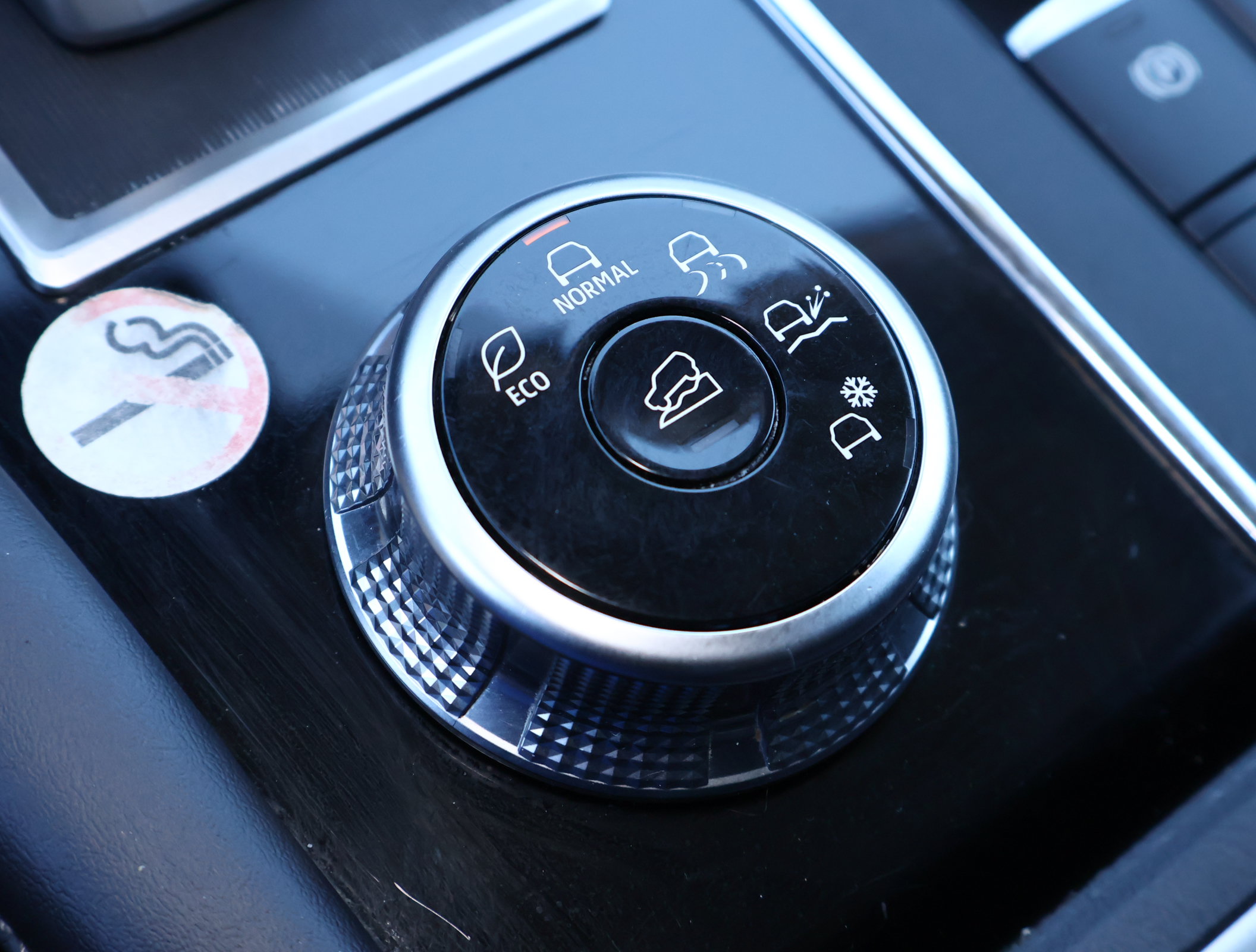 Used 2024 Mitsubishi Outlander SE FWD image 19