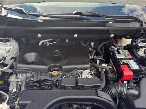 Used 2021 Toyota RAV4 XLE AWD/4WD image 10