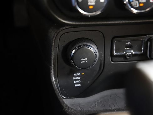 Used 2017 Jeep Renegade Latitude w/ Cold Weather Group AWD/4WD image 18