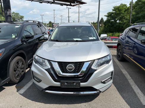 Used 2018 Nissan Rogue SV w/ Premium Package AWD/4WD image 30