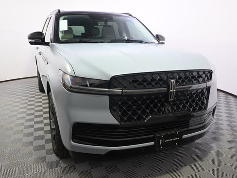 New 2026 Lincoln Navigator L Reserve w/ Jet Appearance Package image 9