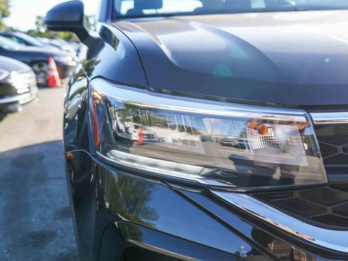 Used 2024 Volkswagen Taos S image 10