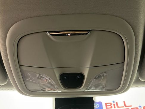 Used 2019 Jeep Cherokee Latitude w/ Popular Appearance Group image 19