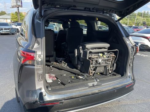 Used 2025 Toyota Sienna Limited AWD/4WD image 38
