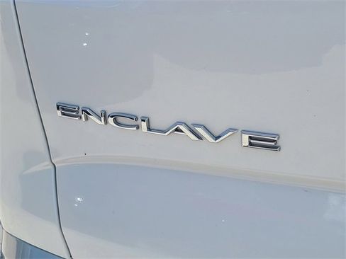 Used 2024 Buick Enclave Essence image 9