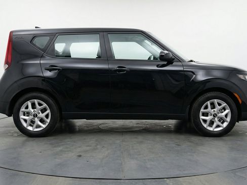 Used 2025 Kia Soul LX w/ LX Technology Package FWD image 11