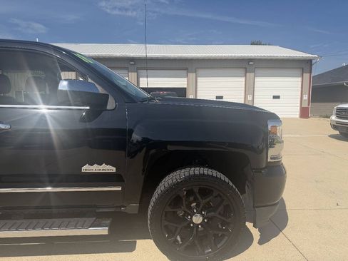 Used 2018 Chevrolet Silverado 1500 High Country AWD/4WD image 6