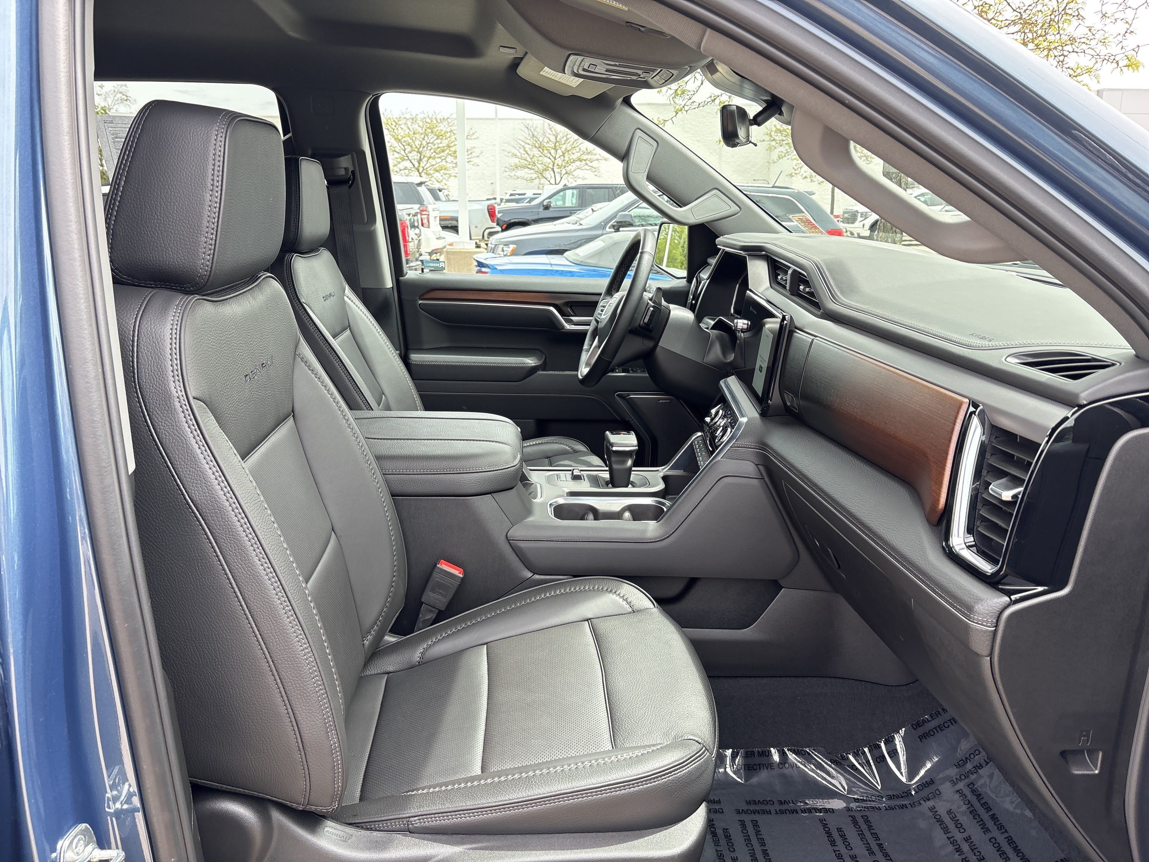Used 2025 GMC Sierra 1500 Denali w/ Technology Package AWD/4WD image 18