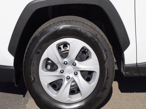 Used 2024 Toyota RAV4 LE image 7