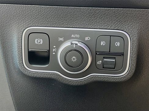 New 2026 Mercedes-Benz GLB 250 4MATIC image 11