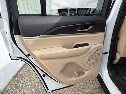 New 2025 Jeep Grand Cherokee Limited w/ Trailer Tow Package image 27