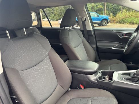 Used 2025 Toyota RAV4 XLE w/ Convenience Package FWD image 14