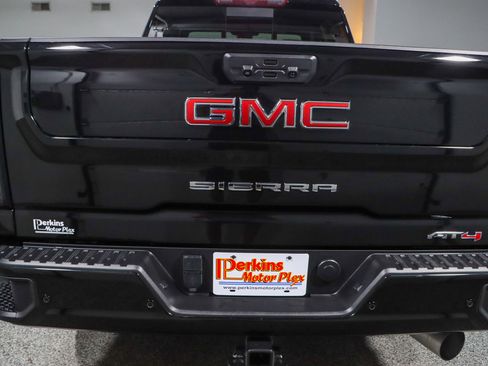 Used 2024 GMC Sierra 2500 AT4 w/ AT4 Premium Plus Package AWD/4WD image 8