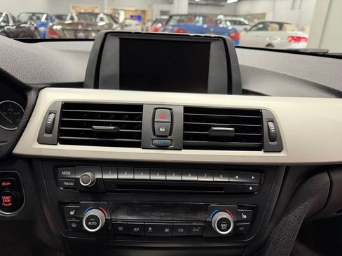 Used 2013 BMW 320i xDrive Sedan AWD/4WD image 38