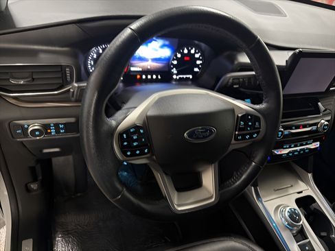 Used 2022 Ford Explorer Limited w/ Equipment Group 301A RWD image 19