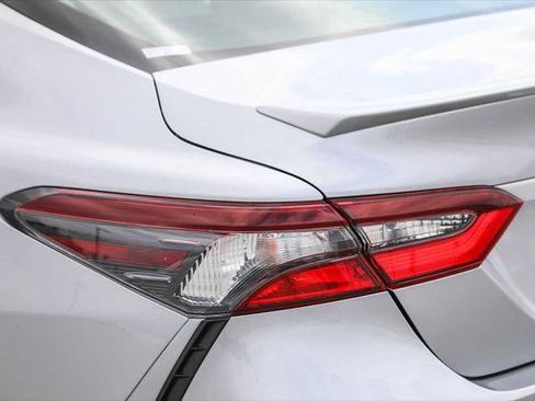 Certified 2022 Toyota Camry SE FWD image 9