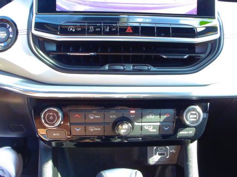 Used 2023 Jeep Compass Limited w/ Elite Group AWD/4WD image 22