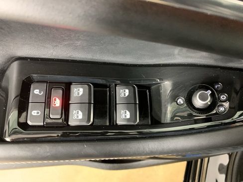 Used 2022 Jeep Grand Cherokee Overland AWD/4WD image 18
