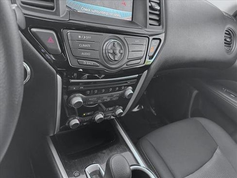Used 2017 Nissan Pathfinder S image 14