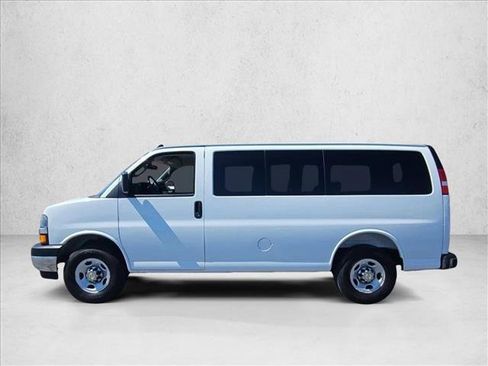 Used 2025 Chevrolet Express 2500 LT w/ LT Preferred Equipment Group RWD image 5