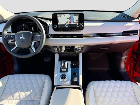 New 2025 Mitsubishi Outlander SEL image 3