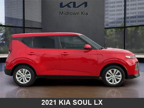 Used 2021 Kia Soul LX image 2