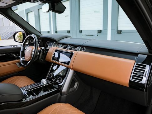 Used 2020 Land Rover Range Rover SV Autobiography Dynamic image 25