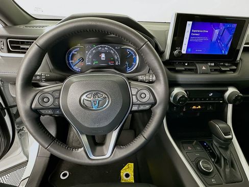 Used 2024 Toyota RAV4 SE w/ Convenience Package image 11