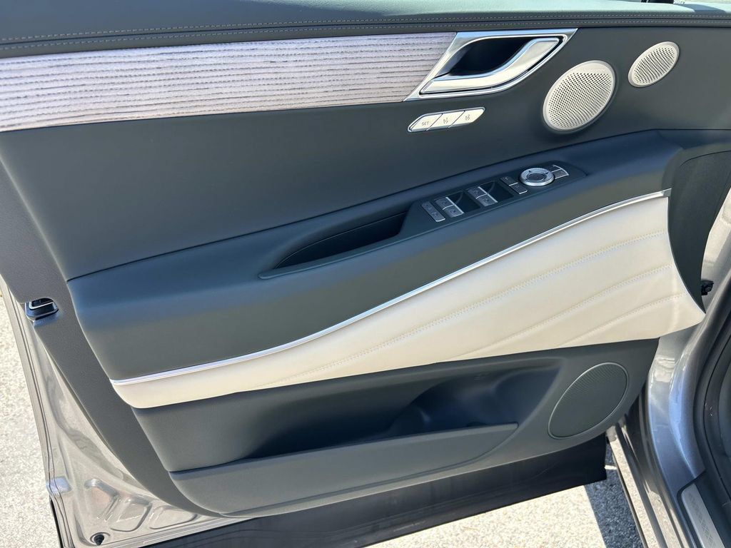 New 2027 Genesis GV80 2.5T Prestige AWD/4WD image 18