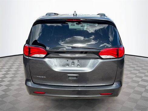 Used 2021 Chrysler Voyager Lxi image 7