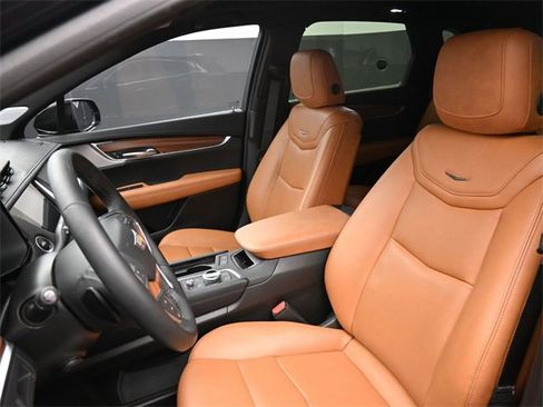 Used 2025 Cadillac XT5 Premium Luxury image 13
