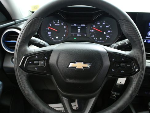 Used 2024 Chevrolet Trax LS FWD image 13