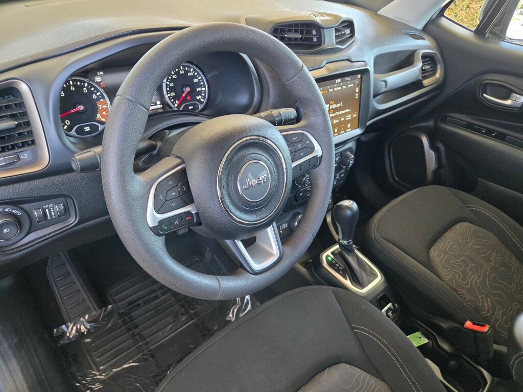 Used 2023 Jeep Renegade Latitude AWD/4WD image 14