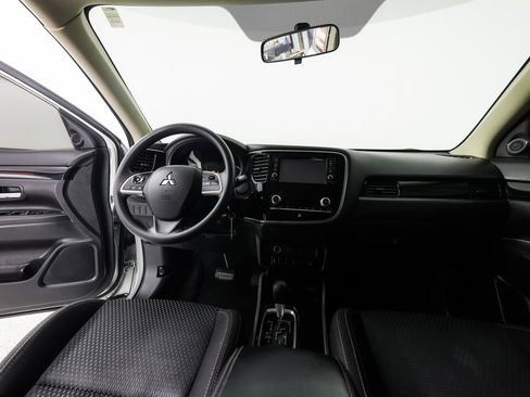 Used 2020 Mitsubishi Outlander ES image 18